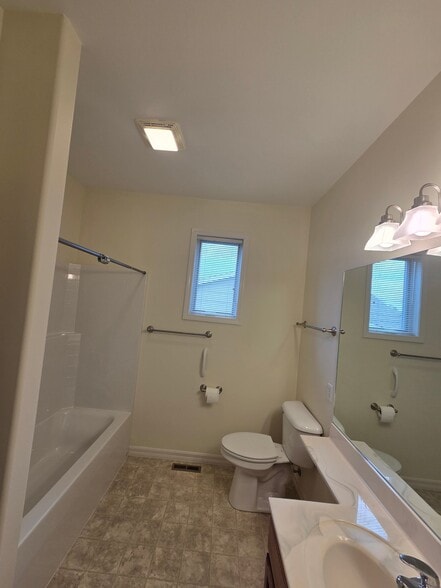 Building Photo - 521 Burnham Pl