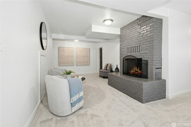 Building Photo - Spacious Richmond Highlands Retreat with Modern Updates & Flexible Living