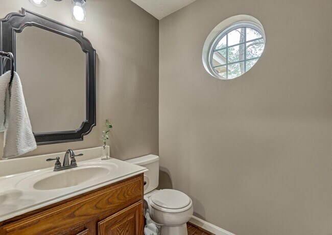 Building Photo - 47 Firethorn Pl