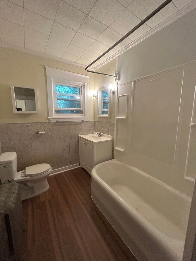 Building Photo - Charming 3-Bed, 1-Bath Home on Gill Street...