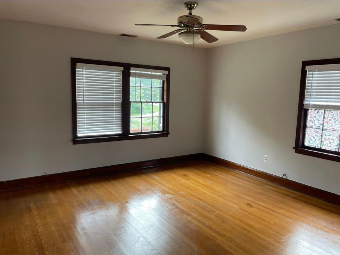 living room - 4834 Reservoir Rd NW