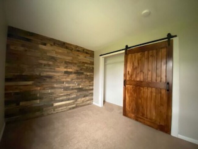 Building Photo - 59636 Rosedale Ave