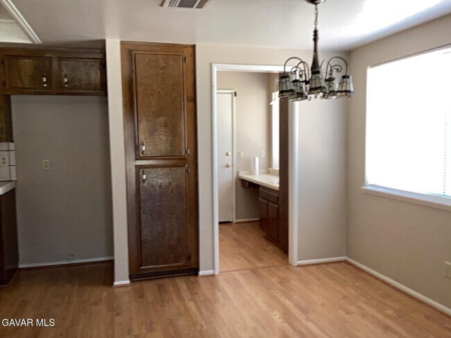 Building Photo - 43430 Sierra Vista Dr