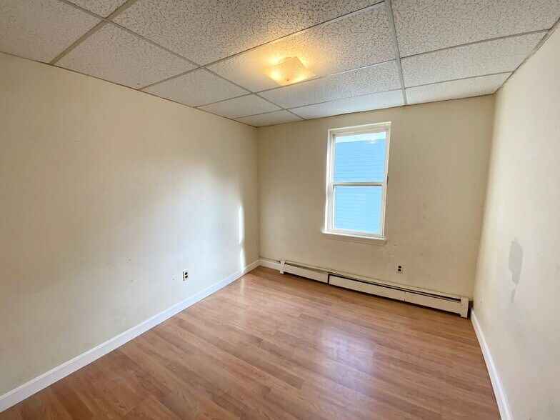 Building Photo - 1572 Tremont St