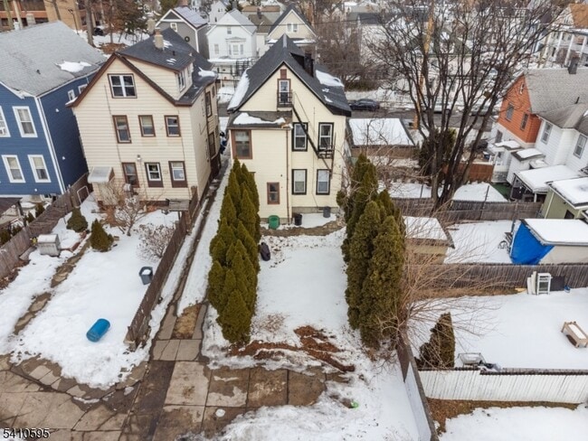 Building Photo - 335 Boulevard