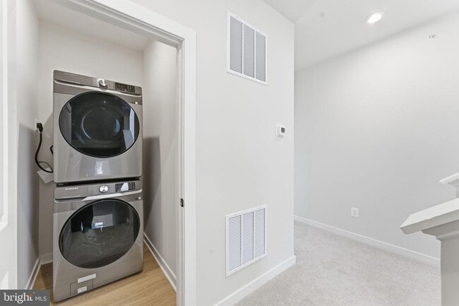 Building Photo - 2490 Connector Aly