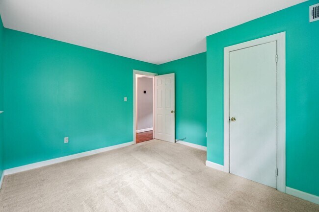 Building Photo - Adorable 4BR/3BA Cape Cod on a Generous 0.4-Acre Lot