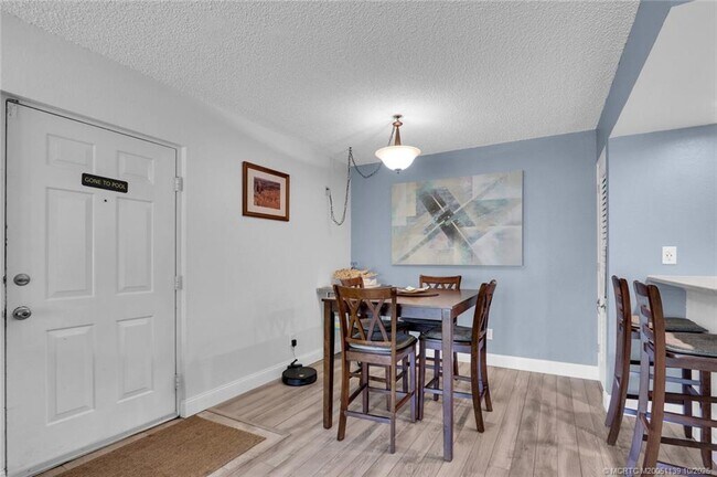 Building Photo - 1504 SE Royal Green Cir