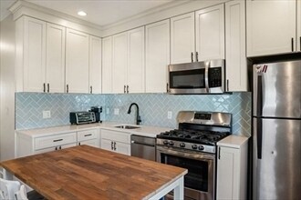 Building Photo - 596 E 2nd St