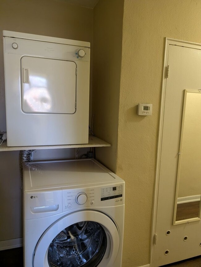 Building Photo - Fifth Ave/ Seventh St