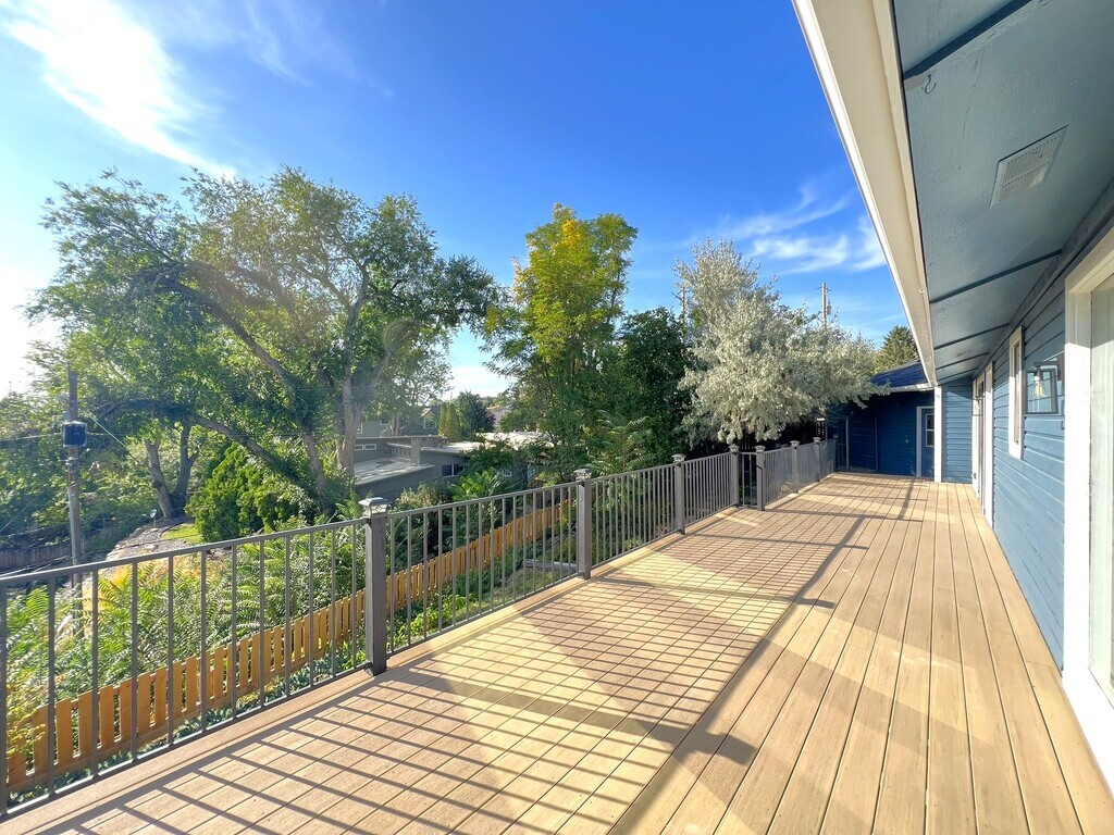 Building Photo - 2909 N Hillway Dr