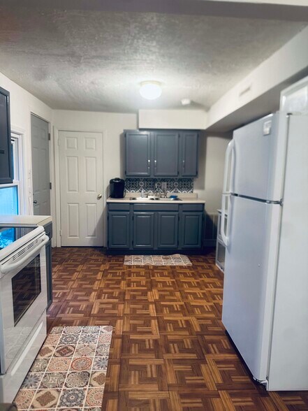 Kitchen - 18 Hewett St