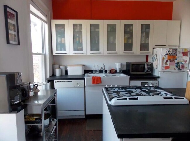 Building Photo - Architect-Restored 1BR at State & Bishop | Renovated Kitchen | In-Unit W/D