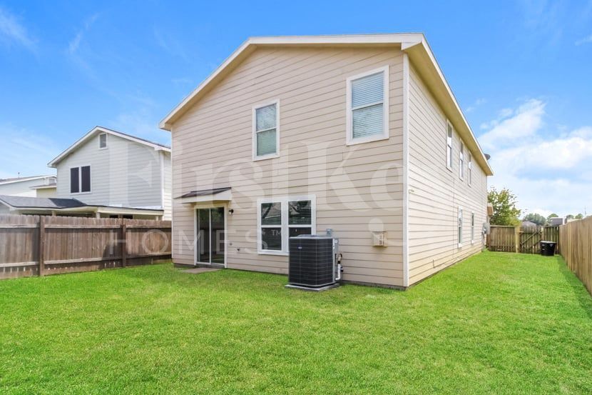 Building Photo - 20118 Mountaindale Drive