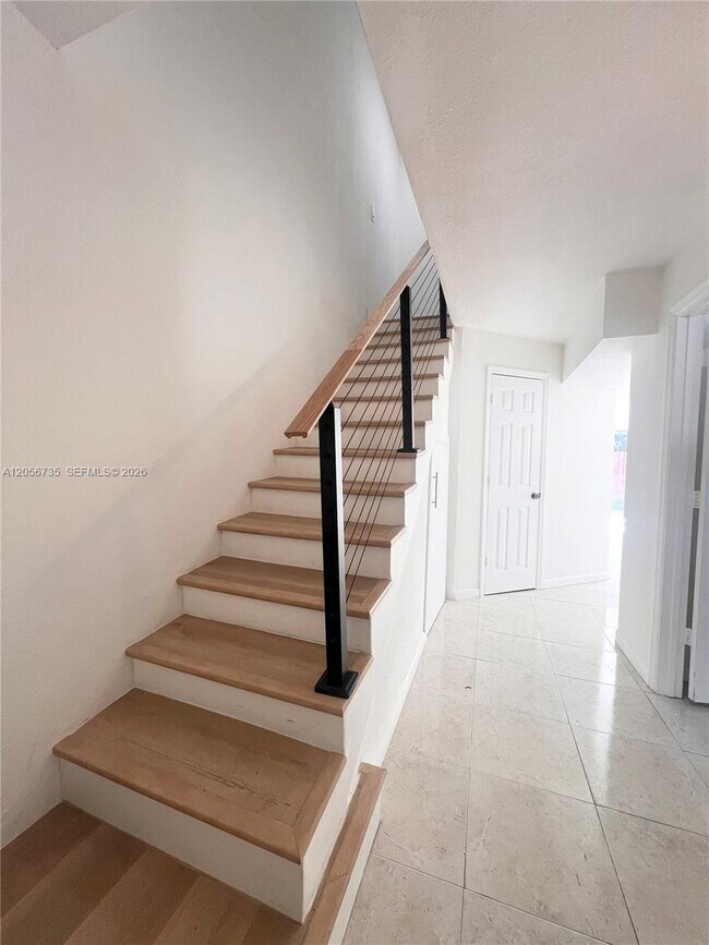 Building Photo - 3770 SW 59th Terrace