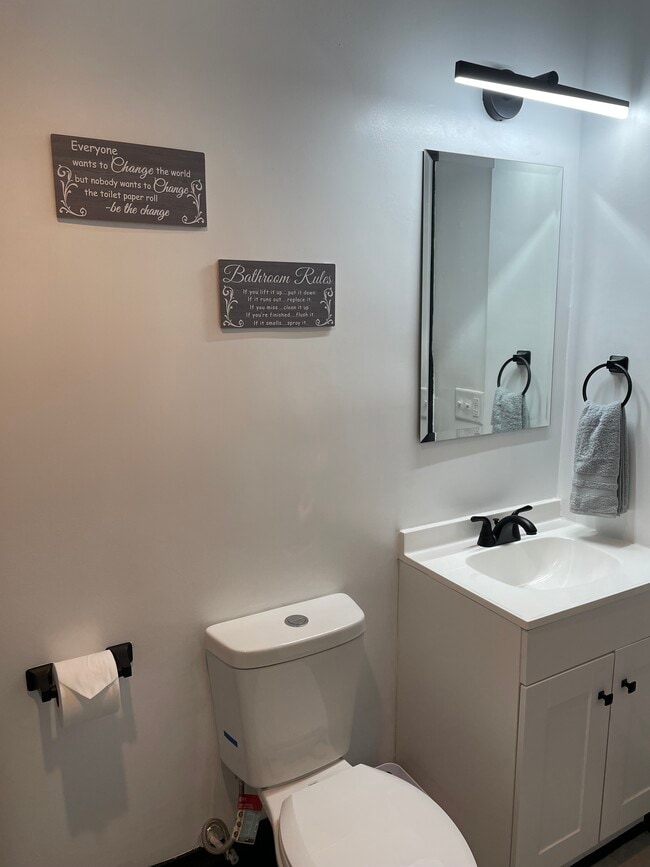 Building Photo - 53 Lincoln Ave W