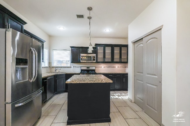 Building Photo - 3204 Merry Mdw