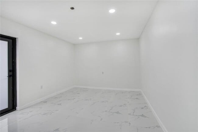 Building Photo - 2224 N 35th Ave