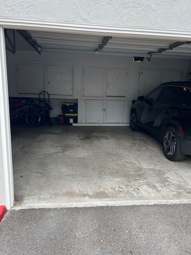 Building Photo - 2 Bedroom 2 Bath Updated Condo Marina - Av...