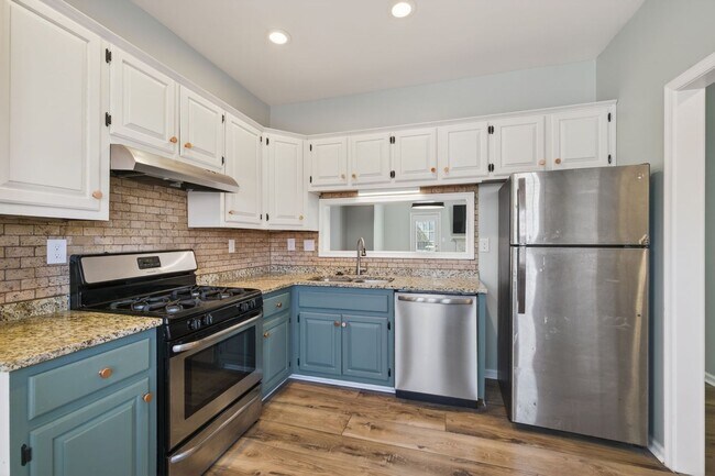 Building Photo - 729 Creekside Crescent