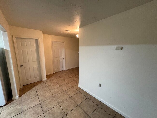 Building Photo - 1265 I St