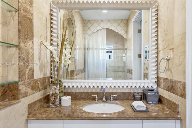 Building Photo - 176 S Hibiscus Dr