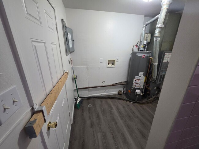 Building Photo - 1421 Richard Dr