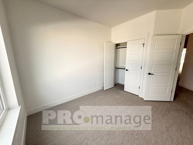 Building Photo - Gorgeous *NEW* Townhouse on the west side