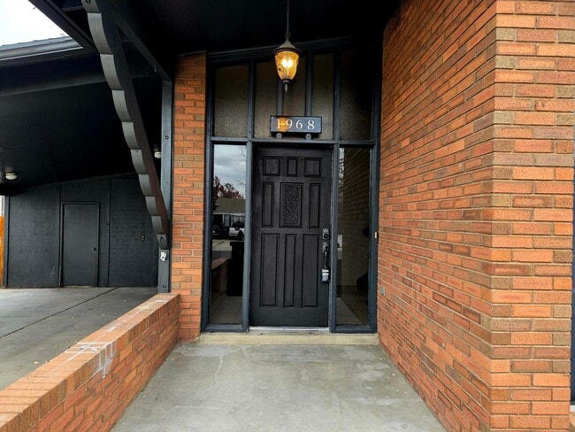 Building Photo - 1968 E 5850 S