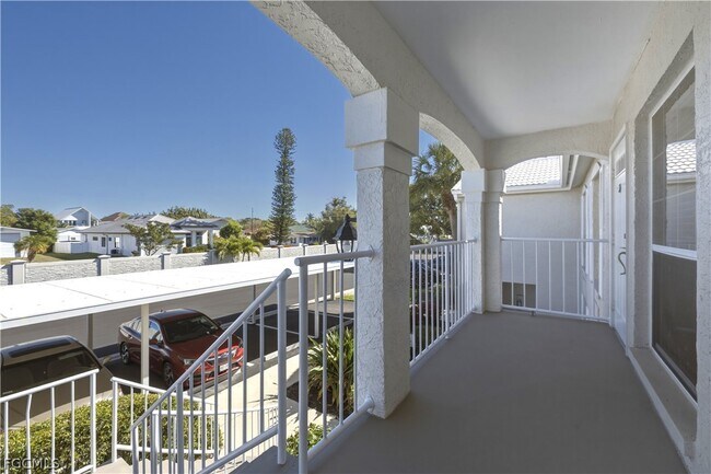 Building Photo - 876 Gulf Pavillion Dr