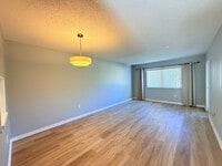 Building Photo - 1/1 CONDO 55 + COMMUNITY - GLEN OAKS, CLOSE TO DOWNTOWN SRQ!