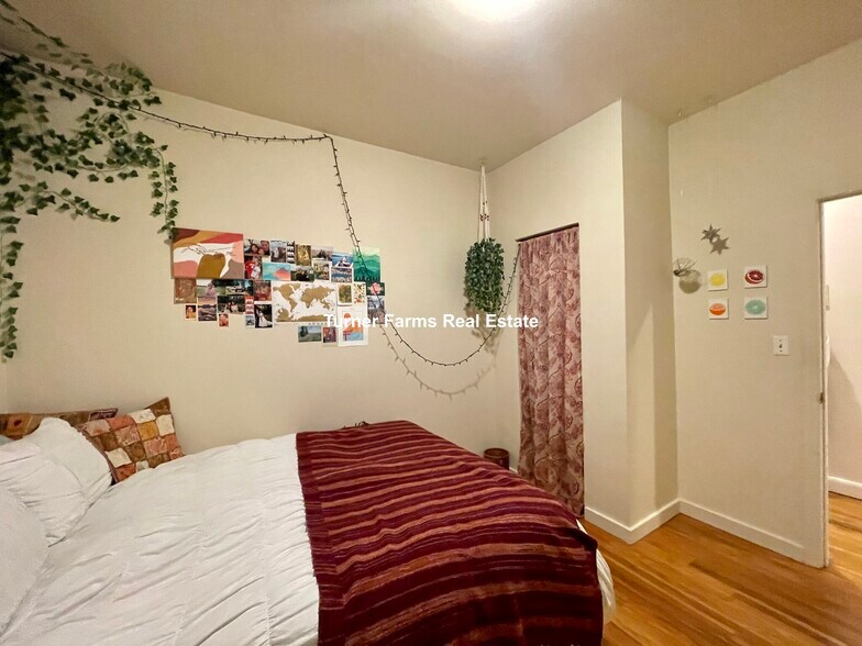 Building Photo - 616 Columbus Ave