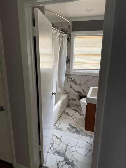 Building Photo - 153 Oakcliff Ct NW