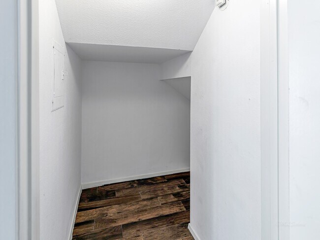 Building Photo - 2568 Bering Dr
