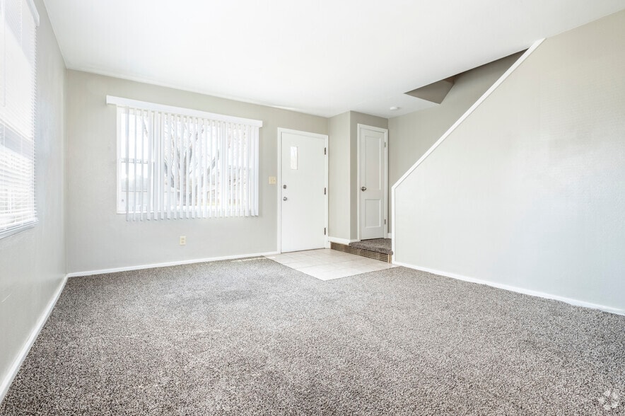 2BR, 1BA - 1,000SF - Living Room - Eagle Point Townhomes