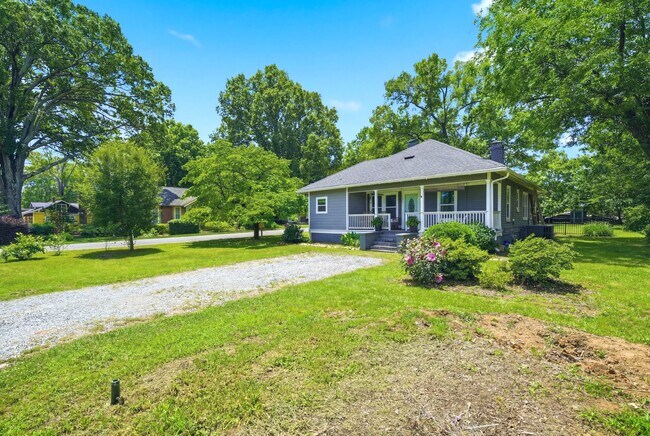 Building Photo - 2601 Derita Ave