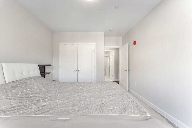 Building Photo - 999 Hancock St