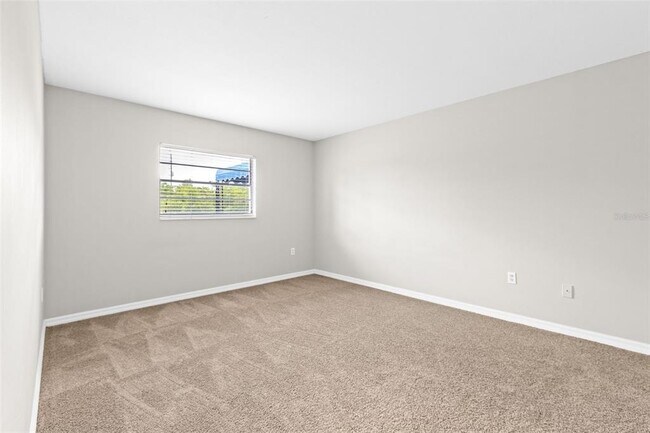 Building Photo - 350 79th Ave N