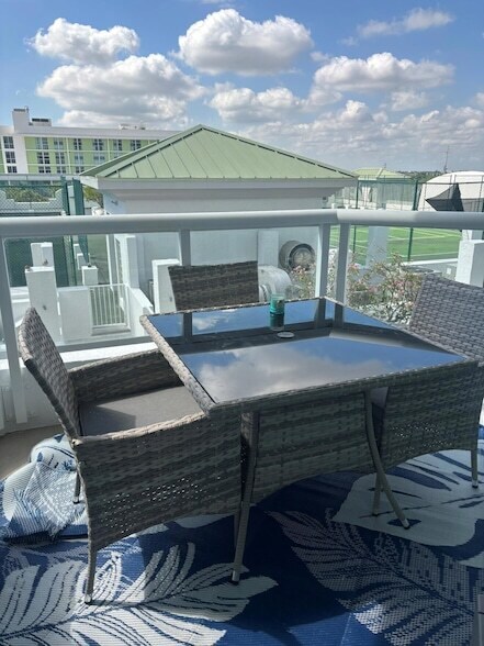 Building Photo - 401 SW 4th Ave