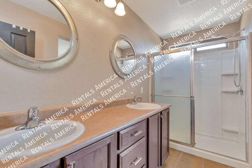 Building Photo - 11942 W Heyburn Dr