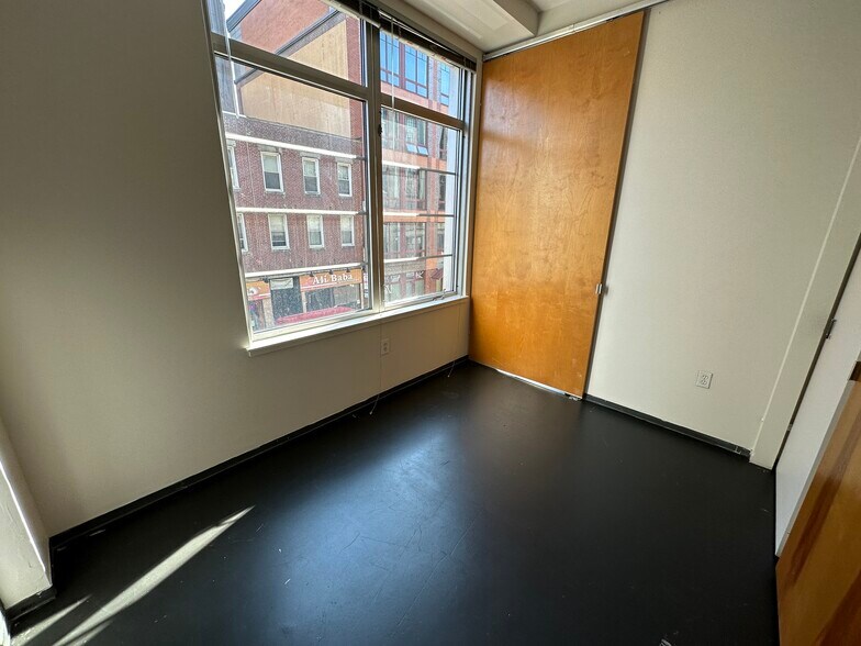 Building Photo - 145 E Berkeley St