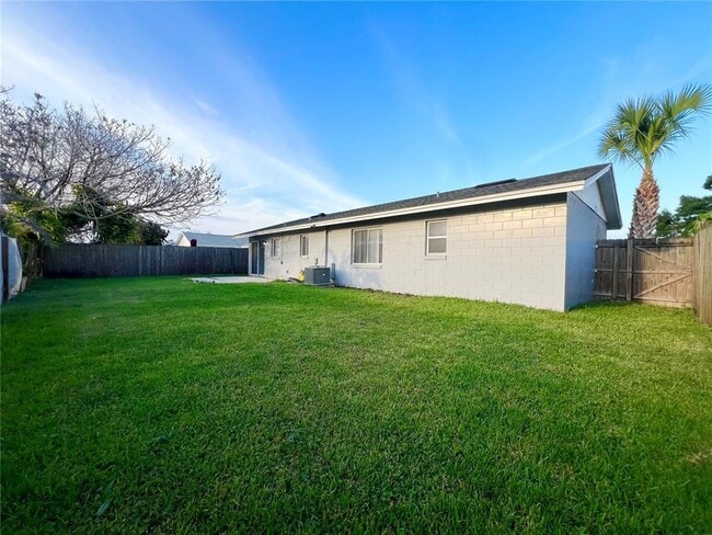 Building Photo - 11340 Cardiff Dr