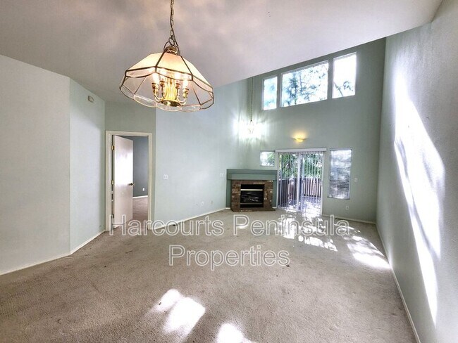 Building Photo - 1598 Seasons Ln NW