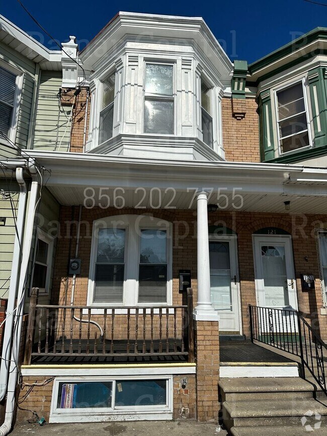 Building Photo - Spacious 3BR Row House with 1.5 bathroom, ...