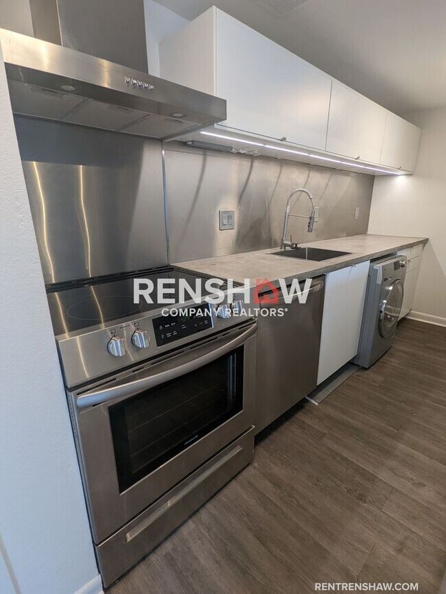 Building Photo - 6748 Meadow Oak Place - Renovated To Perfe...