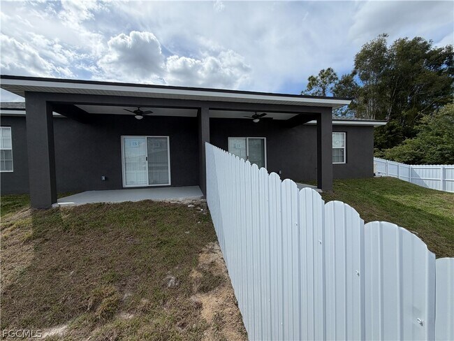 Building Photo - 721 Ivan Ave S