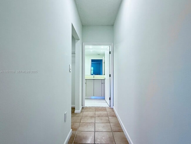 Building Photo - 185 SE 14th Terrace