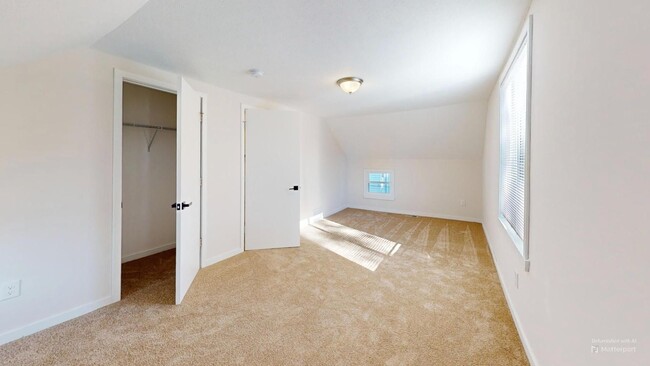 Building Photo - IMMACULATE - Clark / Fulton Area - 3 Bedro...