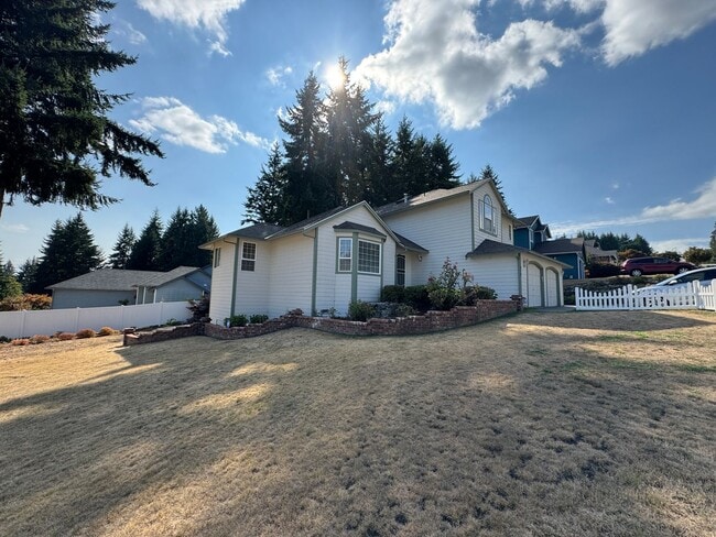 Building Photo - HEART OF SILVERDALE - 4BED 3 BATH HOME