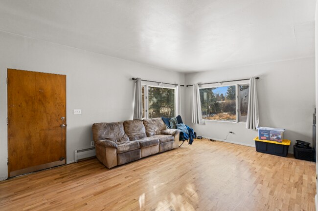 Building Photo - 1427 S Willson Ave